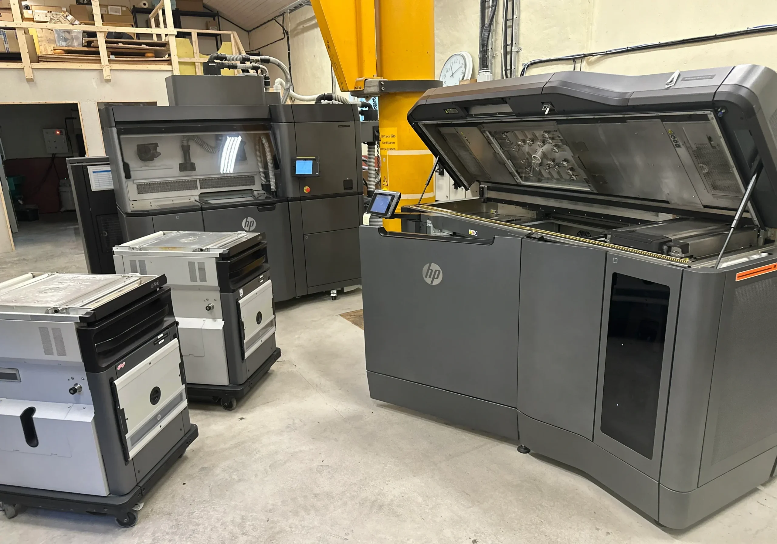 Centrum för 3D-printproduktion med plast- och metallpulver