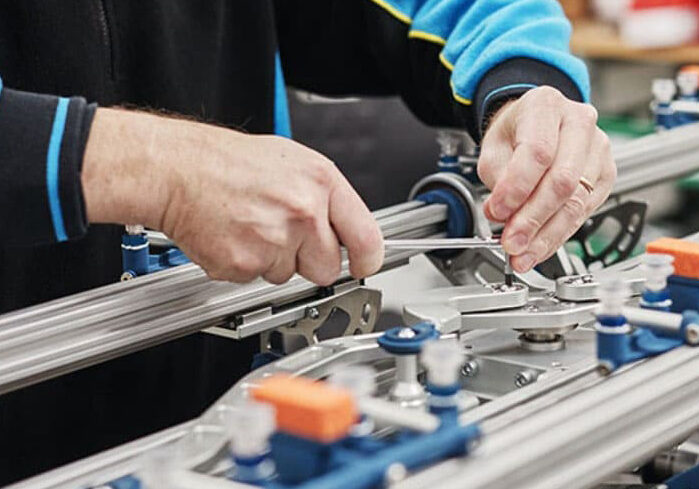 3d-print för maskinbyggare händer med verktyg